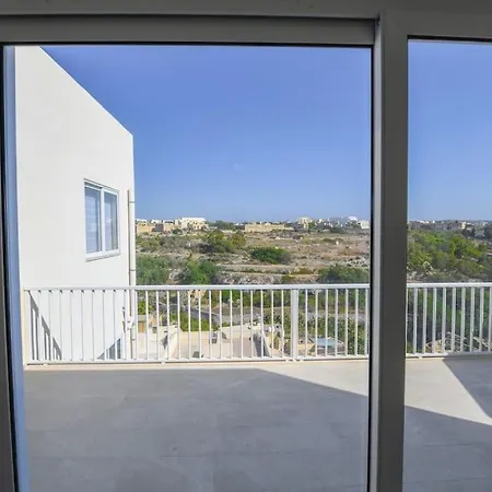 Luxury Penthouse - Valley Views & Prime Location